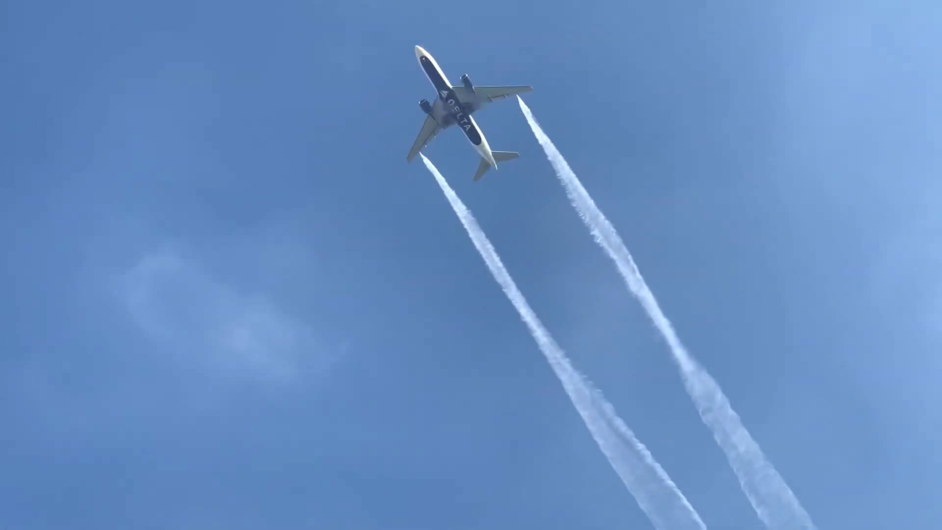 Plane dumped jet fuel over elementary school playground near Los Angeles